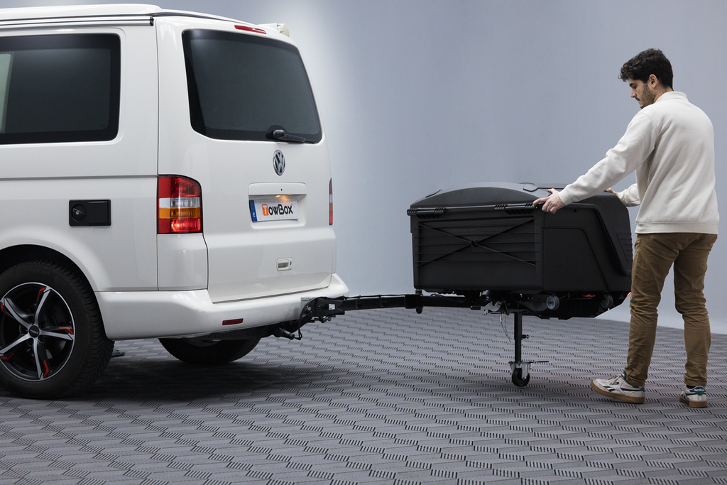 Tažné zařízení Camper Alpha černé LED (krátké) - box na zavazadla montovaný na tažné zařízení