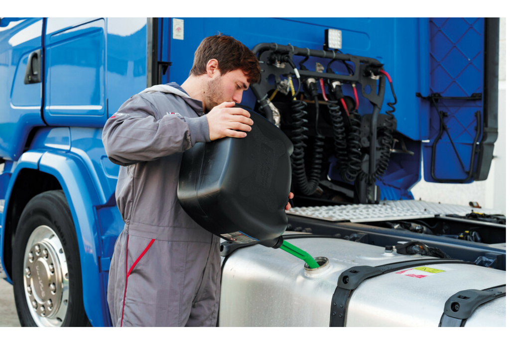 20litrový plastový kanystr LAMPA s trychtýřem