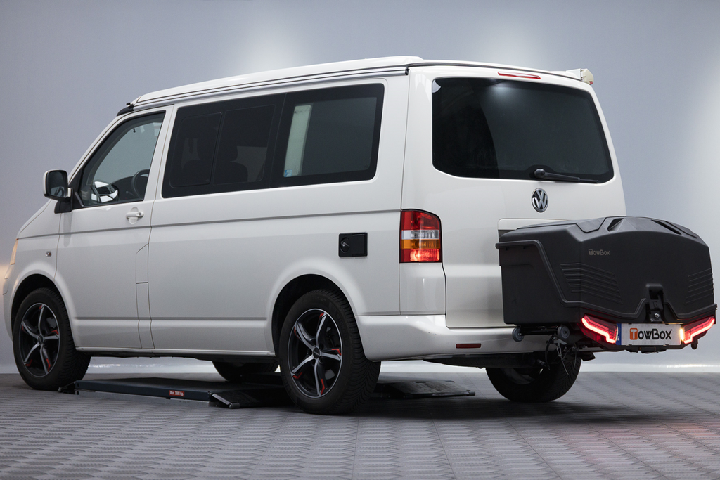 Tažné zařízení Camper Alpha černé LED (krátké) - box na zavazadla montovaný na tažné zařízení