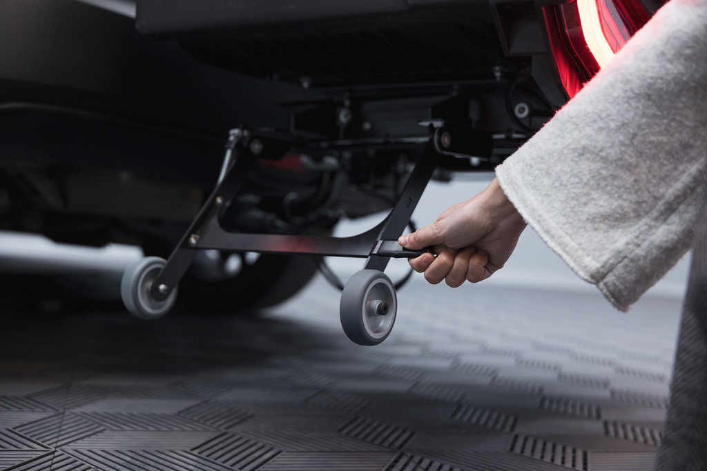 Tažné zařízení Alpha urban black - box na zavazadla montovaný na tažné zařízení