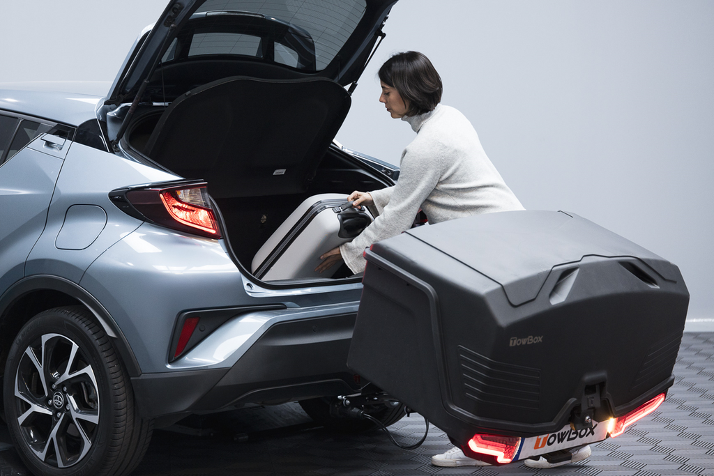 Tažné zařízení Alpha urban black - box na zavazadla montovaný na tažné zařízení