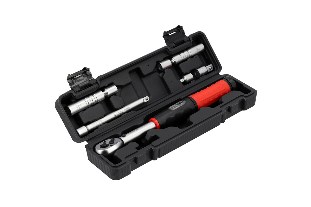 Sada 6 momentových klíčů YATO 3/8" 10–60 Nm pro výměnu zapalovacích svíček