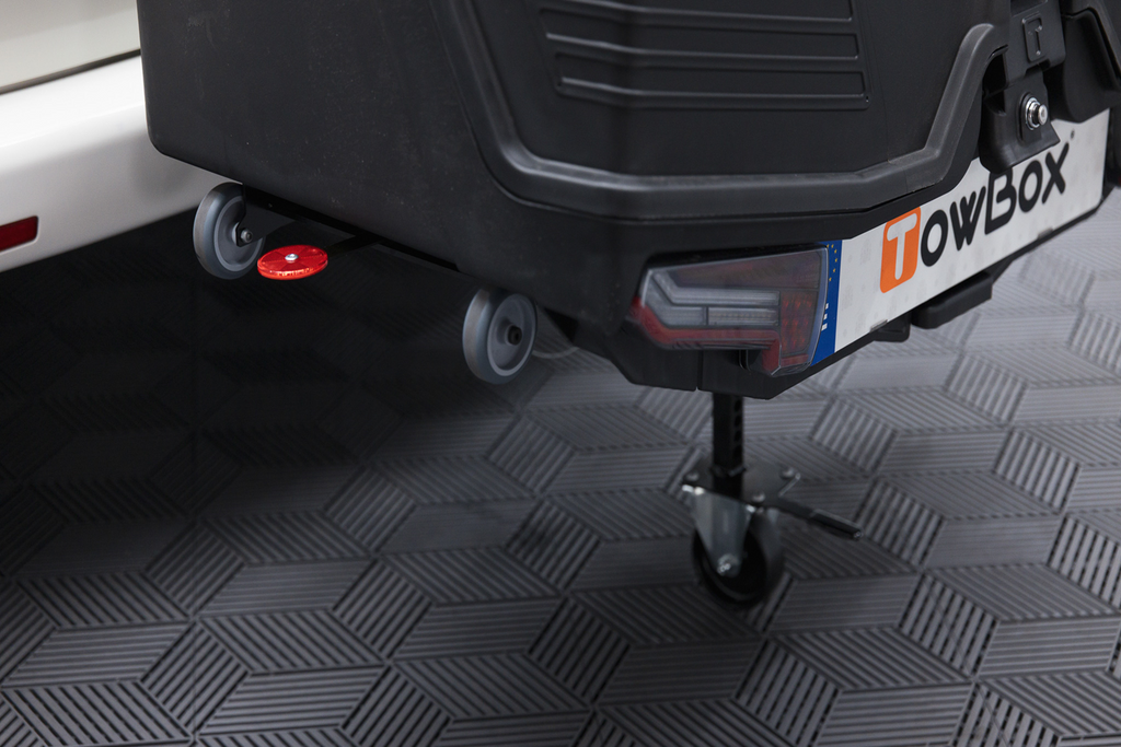 Tažné zařízení Camper Alpha černé LED (krátké) - box na zavazadla montovaný na tažné zařízení