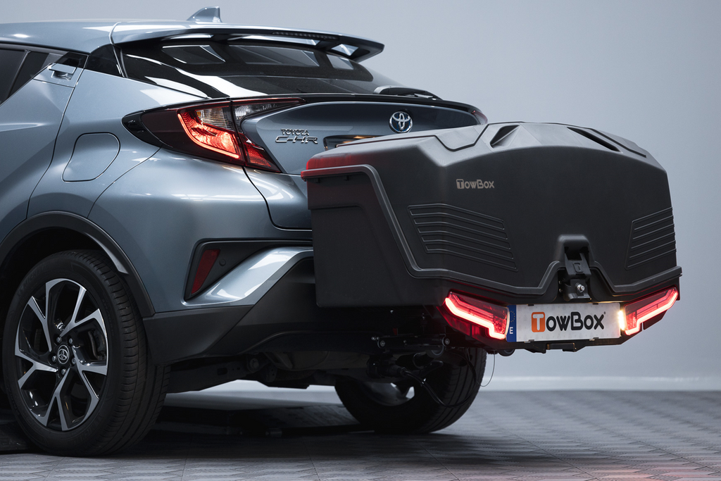 Tažné zařízení Alpha urban black - box na zavazadla montovaný na tažné zařízení