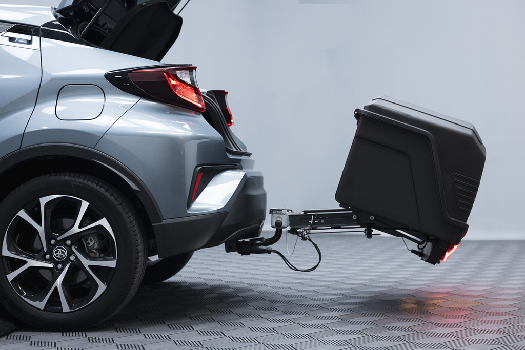 Tažné zařízení Alpha urban black - box na zavazadla montovaný na tažné zařízení