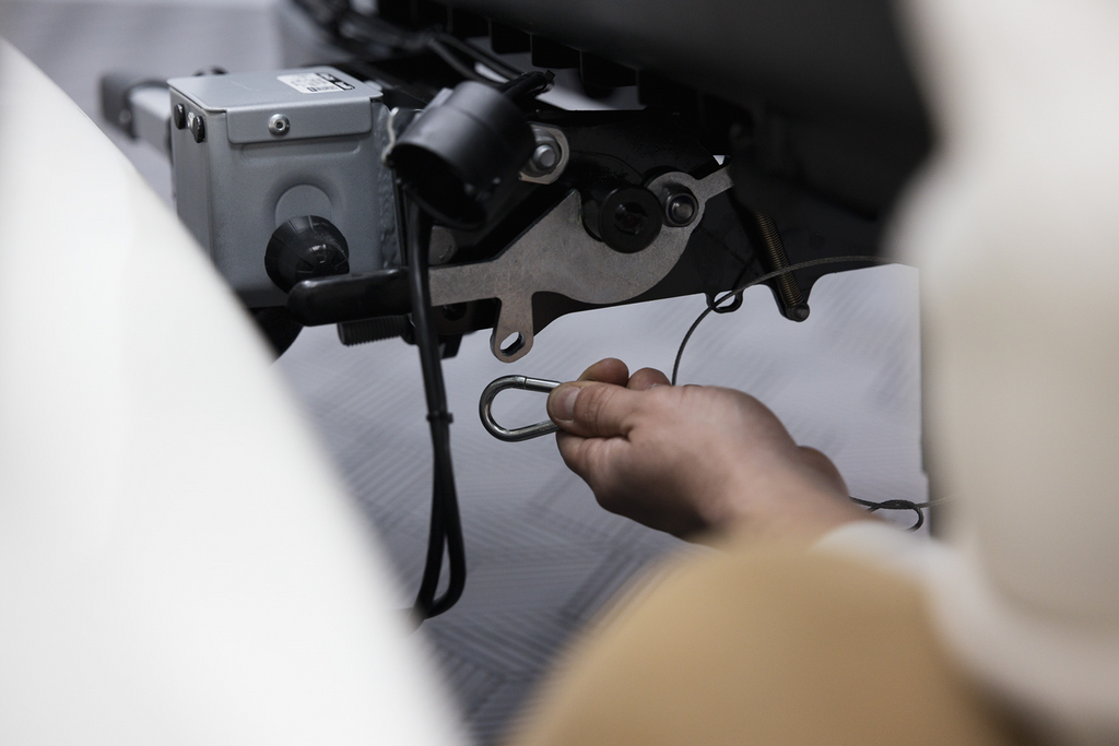 Tažné zařízení Camper Alpha černé LED (krátké) - box na zavazadla montovaný na tažné zařízení