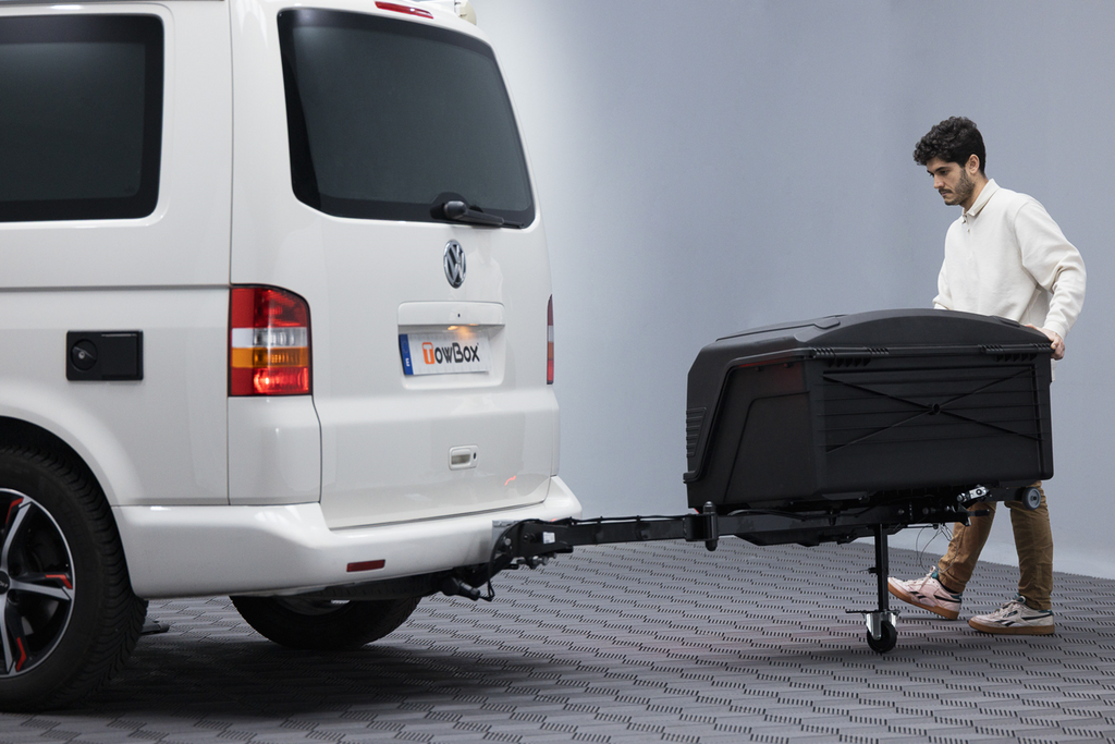 Tažné zařízení Camper Alpha černé LED (krátké) - box na zavazadla montovaný na tažné zařízení