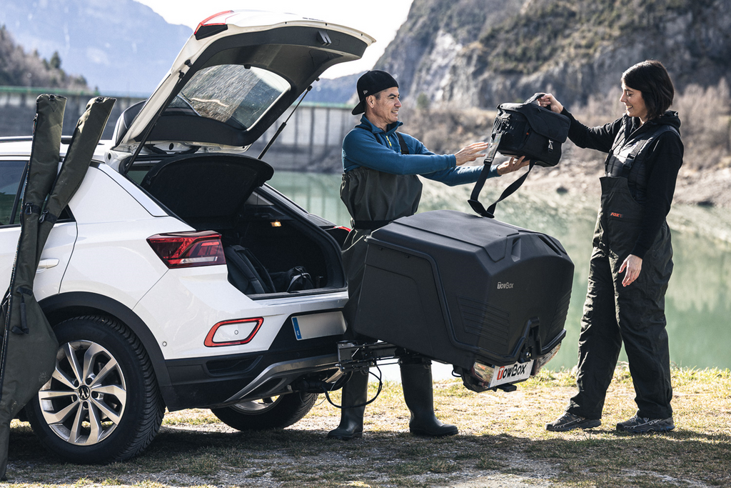 Tažné zařízení Alpha urban black - box na zavazadla montovaný na tažné zařízení