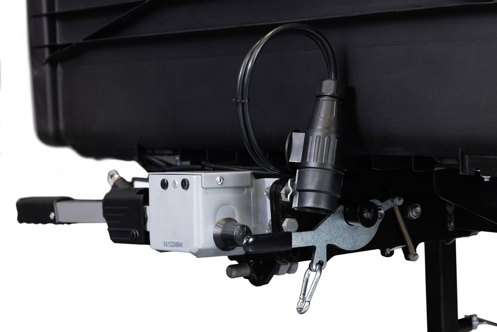 Tažné zařízení Camper Alpha černé LED (krátké) - box na zavazadla montovaný na tažné zařízení